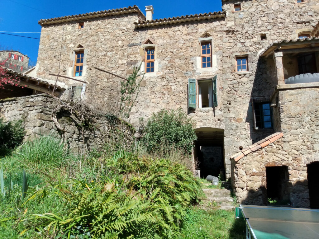 Authentique mas en pierre avec vue sur le massif Cévenol – 13 pièces – 3 chambres – 400 m²