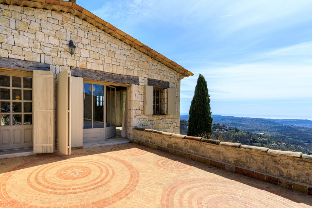 SOMPTUEUSE PROPRIETE EN PIERRES AVEC VUE PANORAMIQUE EPOUSTO – 7 pièces – 4 chambres – 380 m²