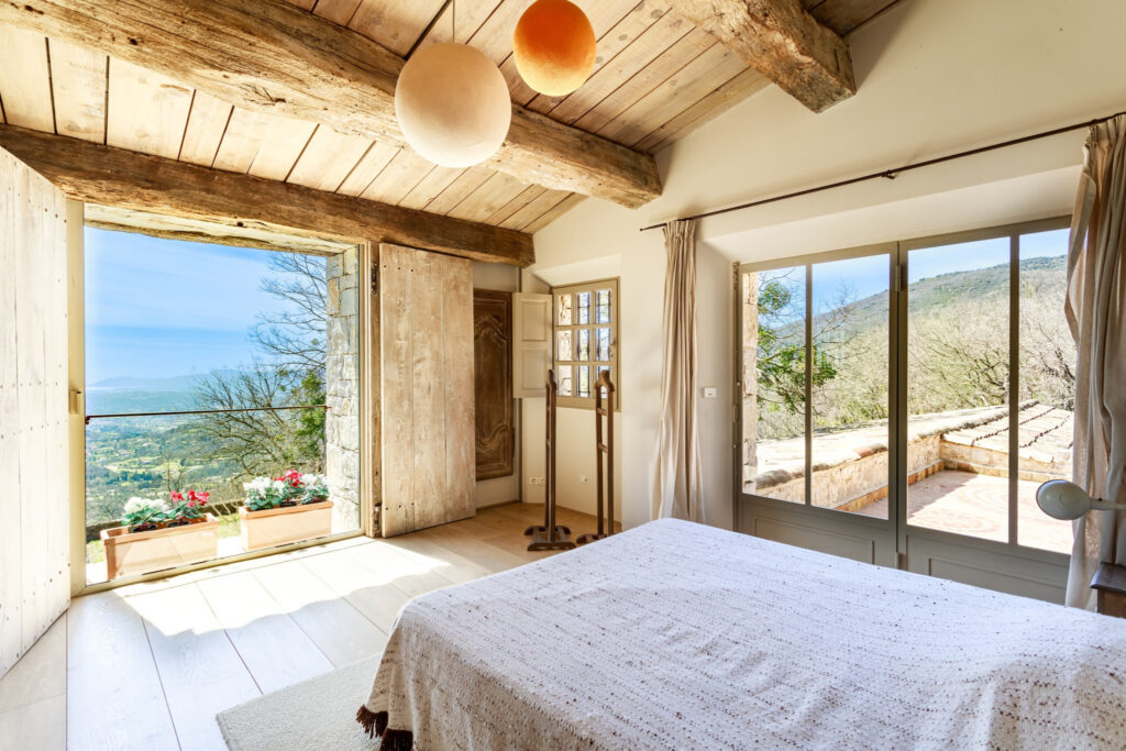 SOMPTUEUSE PROPRIETE EN PIERRES AVEC VUE PANORAMIQUE EPOUSTO – 7 pièces – 4 chambres – 380 m²