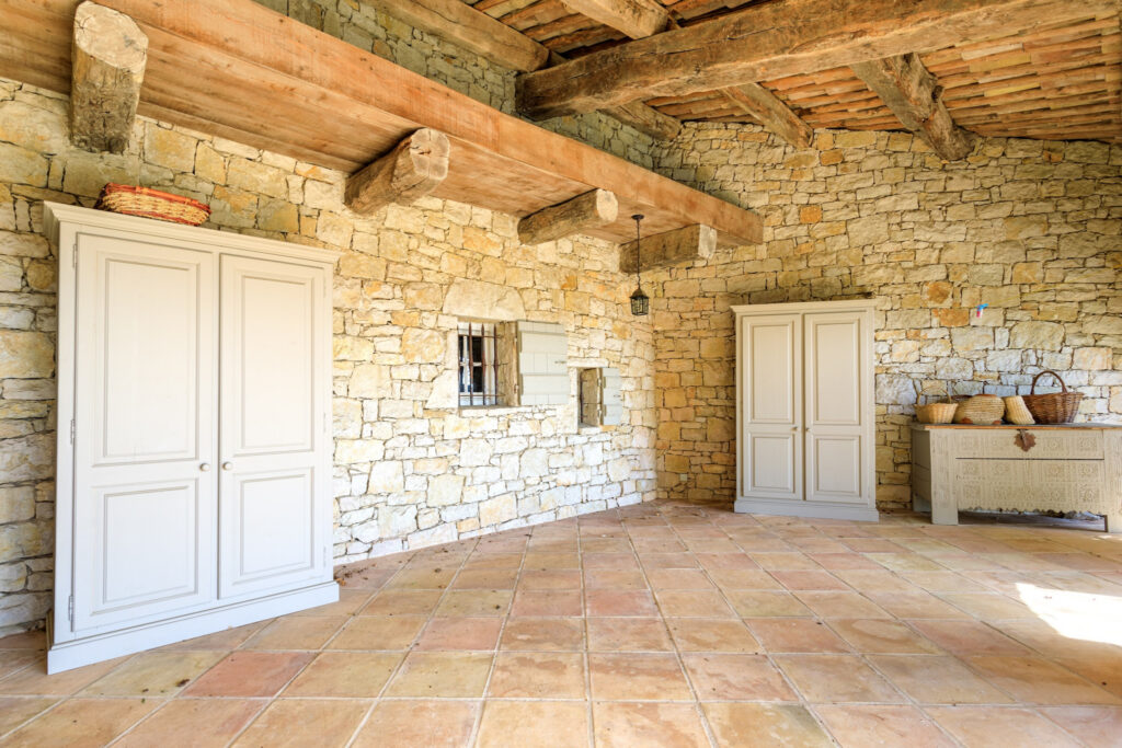 SOMPTUEUSE PROPRIETE EN PIERRES AVEC VUE PANORAMIQUE EPOUSTO – 7 pièces – 4 chambres – 380 m²