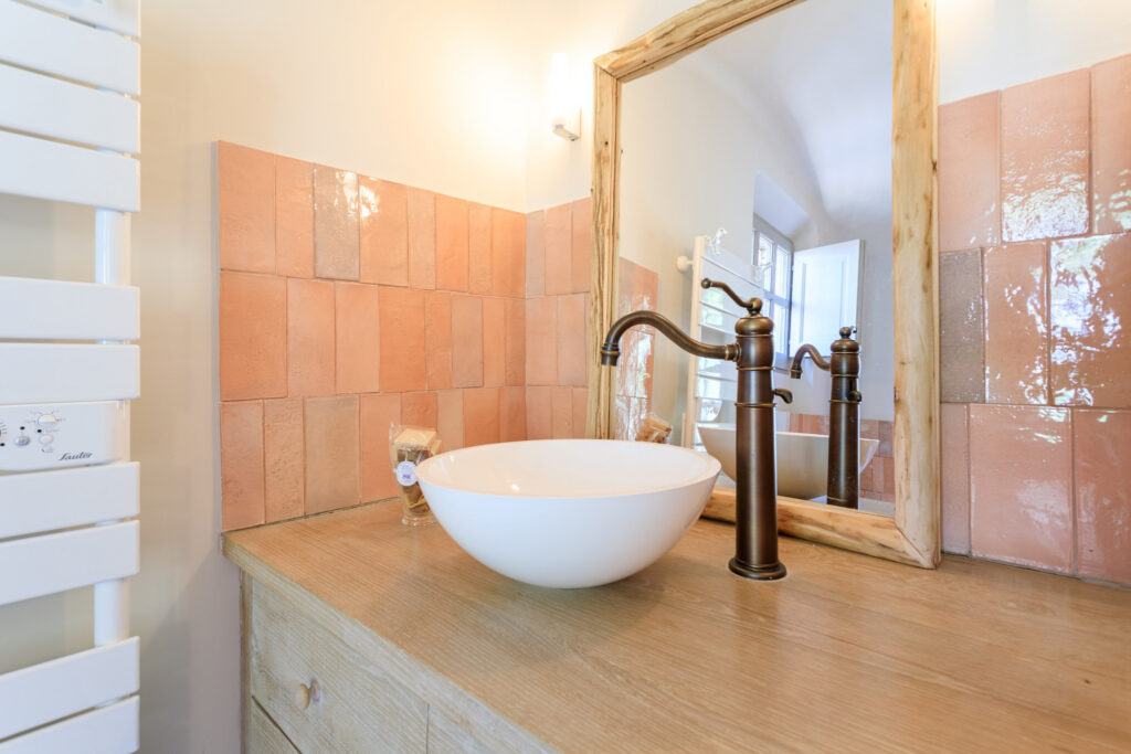 SOMPTUEUSE PROPRIETE EN PIERRES AVEC VUE PANORAMIQUE EPOUSTO – 7 pièces – 4 chambres – 380 m²