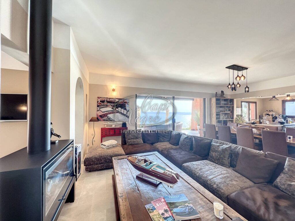 DOMAINE DU CAP NÈGRE – RARE – PROPRIETE VUE MER – NR pièces – NR chambres – 210 m²