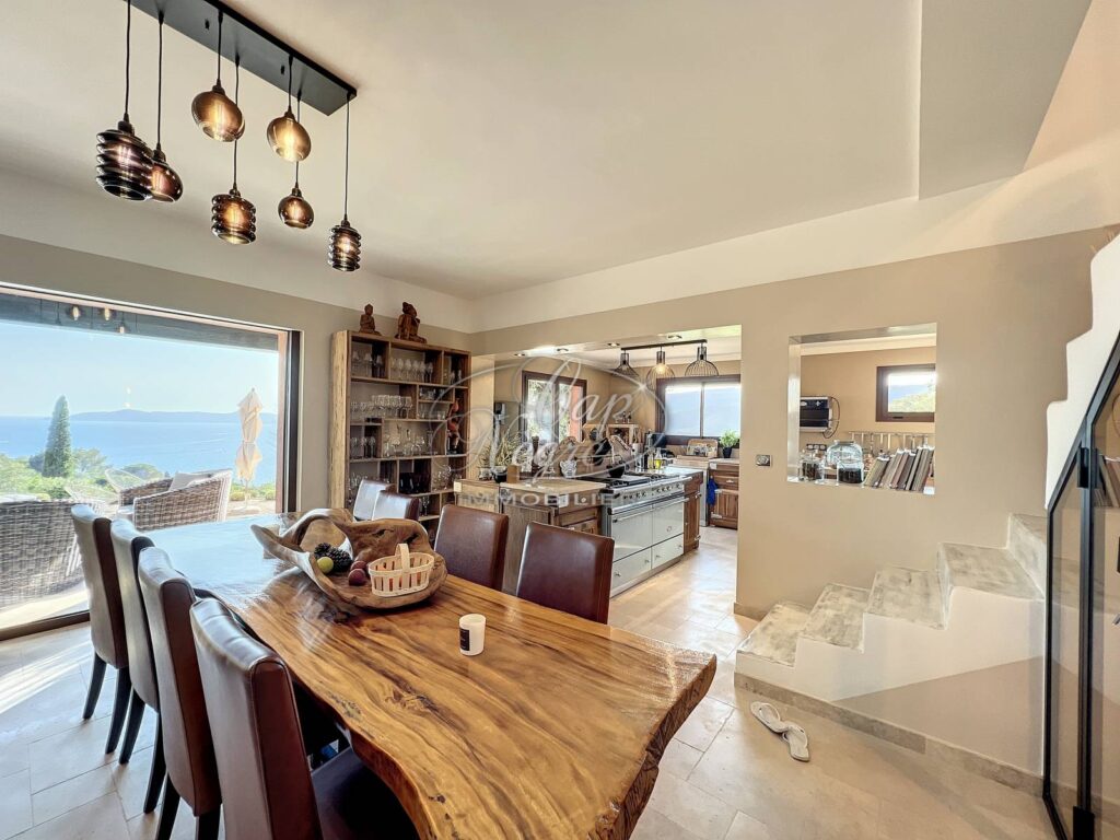 DOMAINE DU CAP NÈGRE – RARE – PROPRIETE VUE MER – NR pièces – NR chambres – 210 m²