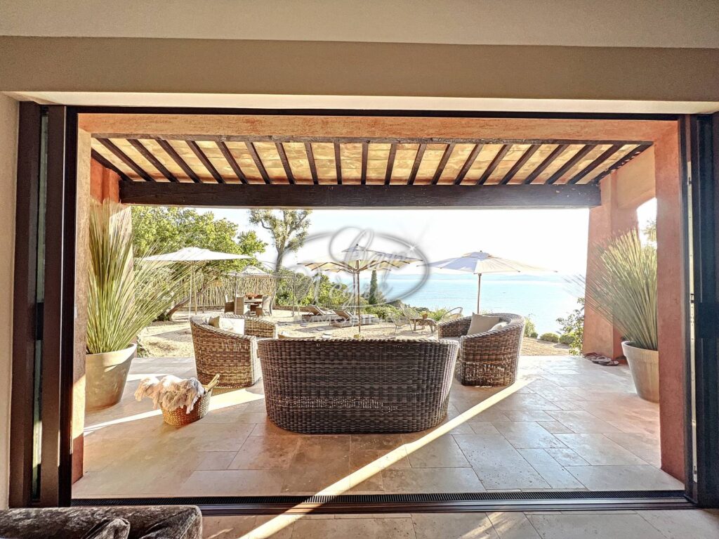 DOMAINE DU CAP NÈGRE – RARE – PROPRIETE VUE MER – NR pièces – NR chambres – 210 m²
