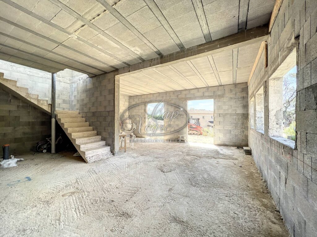 RAYOL CANADEL – MAISON A TERMINER – NR pièces – NR chambres – 160 m²