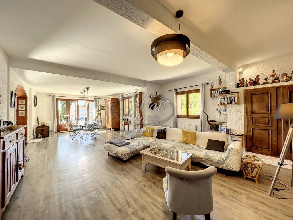 maison sur terrain de plus de 1500 m2 quartier AIGUEBELLE – SITUATION PRIVILÉGIÉE – 6 pièces – NR chambres – 152 m²