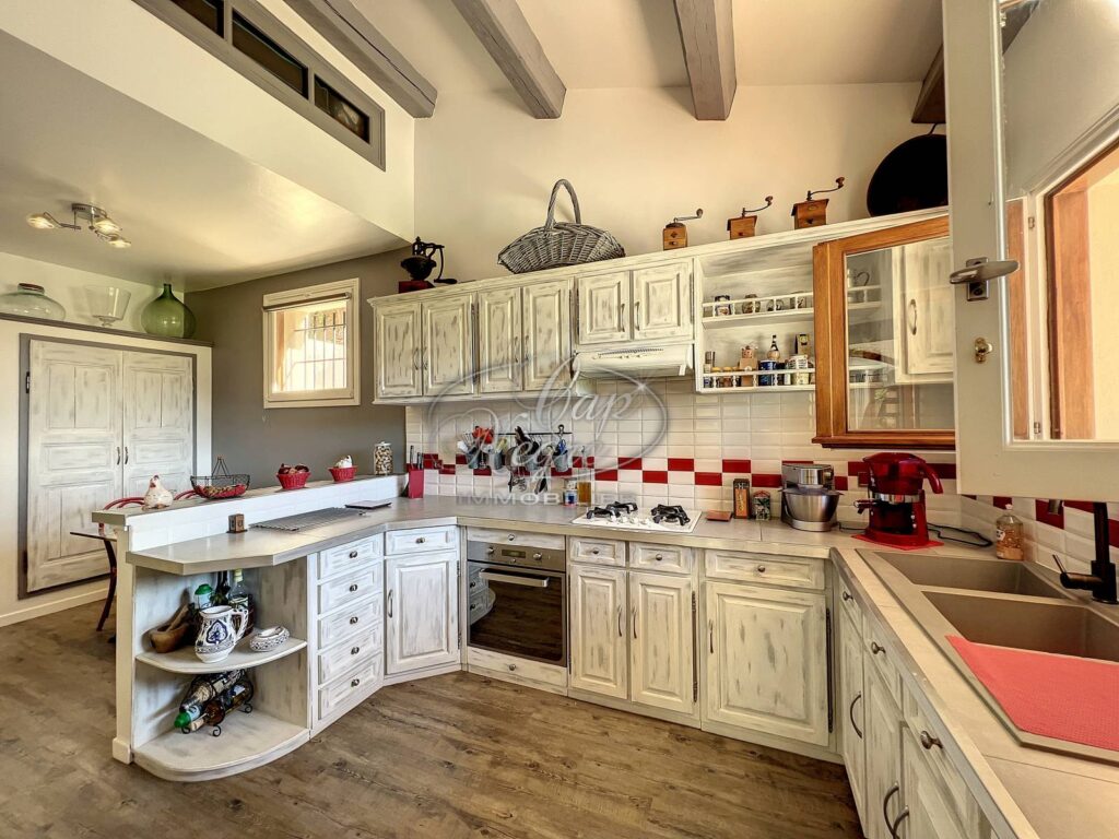 maison sur terrain de plus de 1500 m2 quartier AIGUEBELLE – SITUATION PRIVILÉGIÉE – 6 pièces – NR chambres – 152 m²