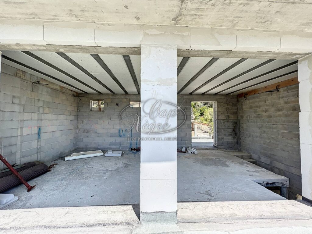 RAYOL CANADEL – MAISON A TERMINER – NR pièces – NR chambres – 160 m²