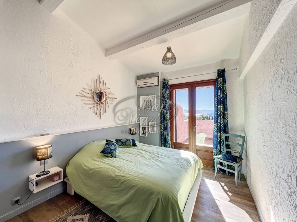 maison sur terrain de plus de 1500 m2 quartier AIGUEBELLE – SITUATION PRIVILÉGIÉE – 6 pièces – NR chambres – 152 m²