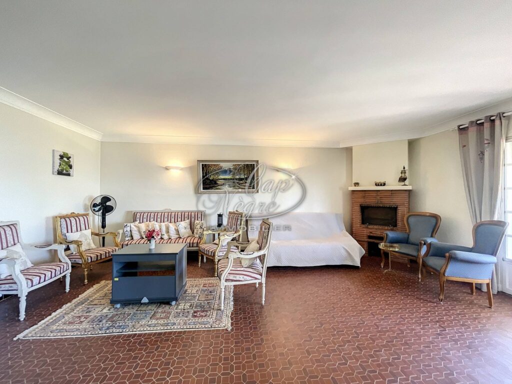 RAYOL CANADEL SUR MER – MAISON DE CHARME – NR pièces – 5 chambres – 181 m²