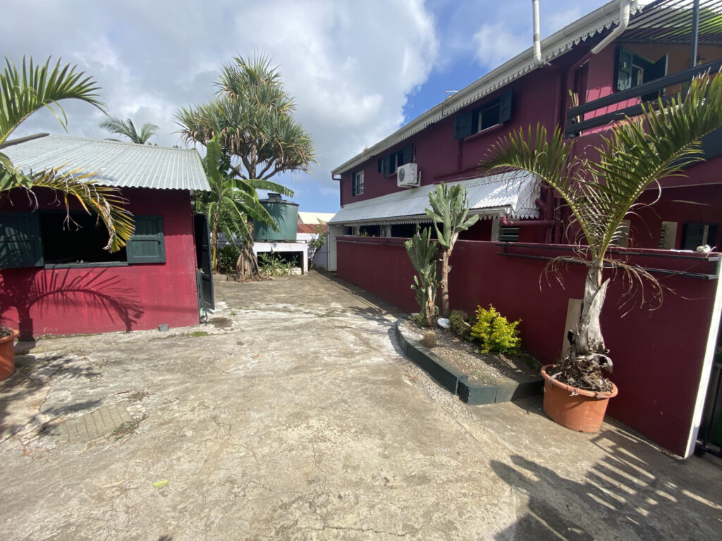 Maison de type 8 sur Saint-Pierre – 8 pièces – 6 chambres – 177 m²