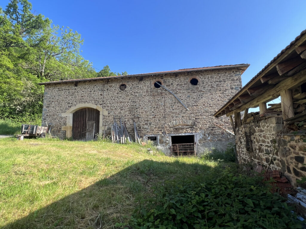 Maison de campagne élevée sur 3 niveaux avec jardin attenant – 5 pièces – 3 chambres – 120 m²