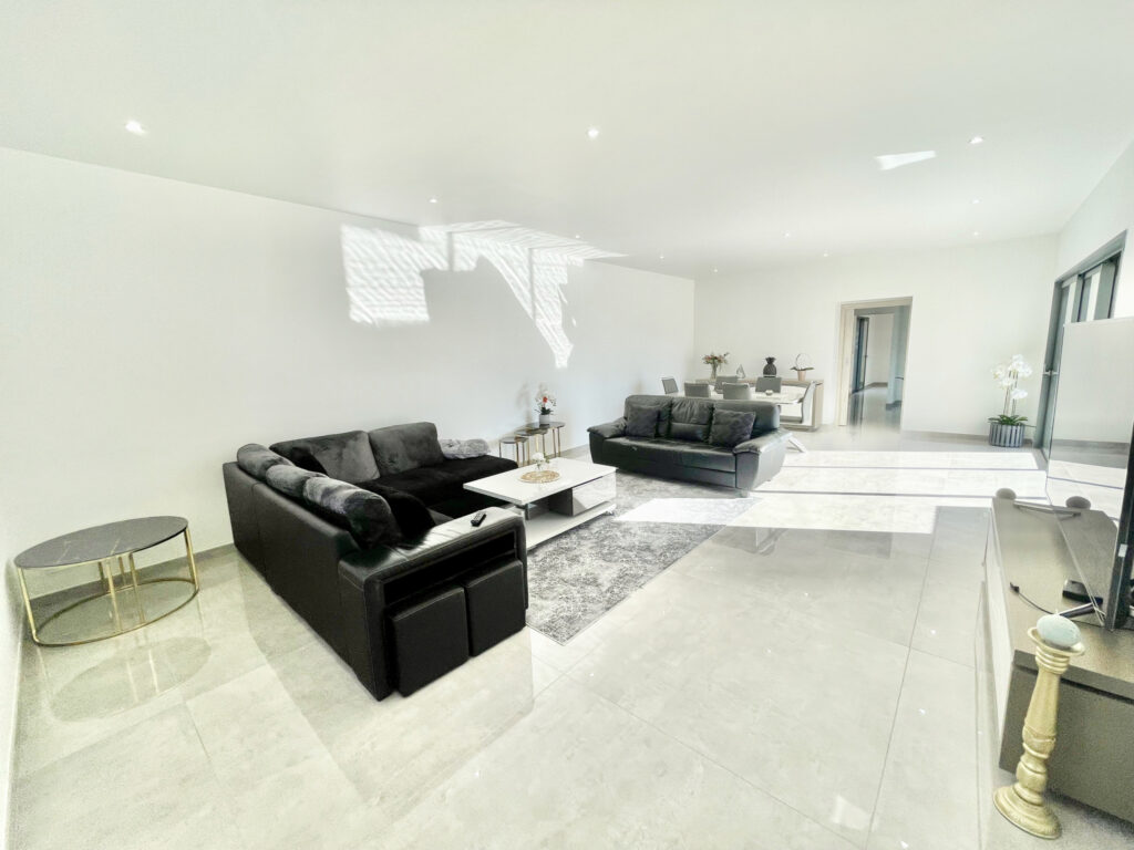 VILLA DE PRESTIGE – 6 pièces – 4 chambres – 273 m²