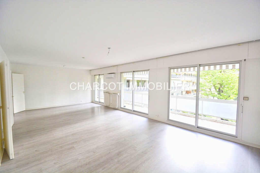 LYON 3ème –  Vaste APPARTEMENT de type T5 + CAVE + GARAGE EN – 5 pièces – 3 chambres – 116 m²