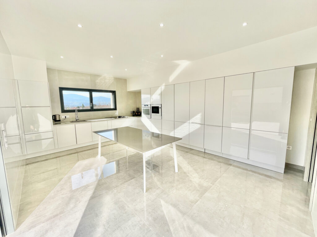 VILLA DE PRESTIGE – 6 pièces – 4 chambres – 273 m²