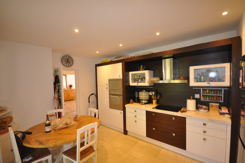 Auterive-Maison 4 pièces 240 m2 – 4 pièces – 3 chambres – 240 m²