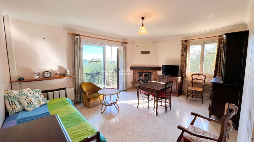 Villa 8 pièces de 167 m2 avec vue dégagée + une dépendance d – 8 pièces – 4 chambres – 167 m²