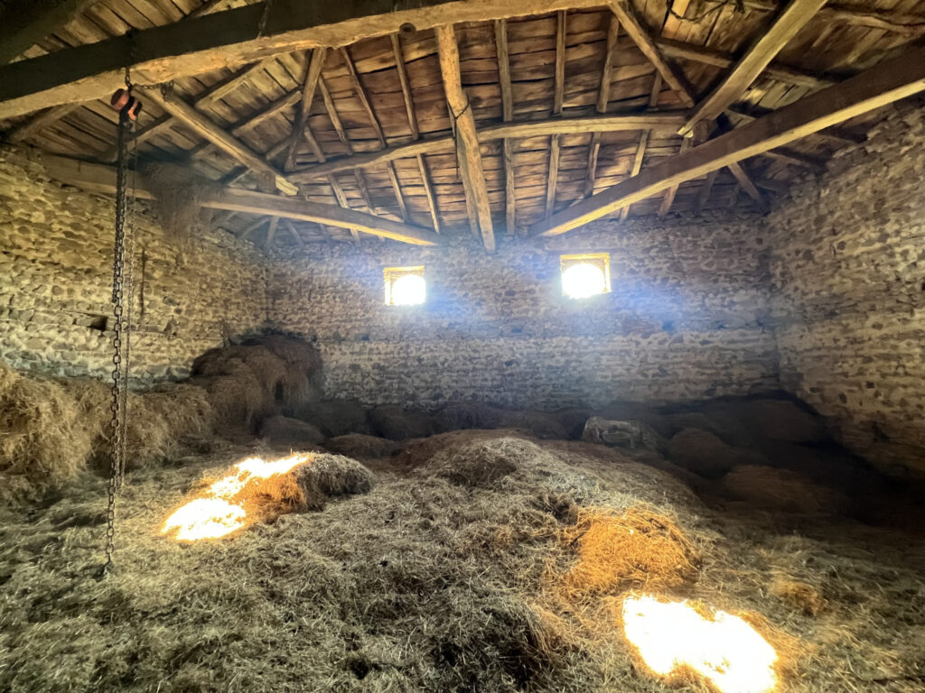 Maison de campagne élevée sur 3 niveaux avec jardin attenant – 5 pièces – 3 chambres – 120 m²