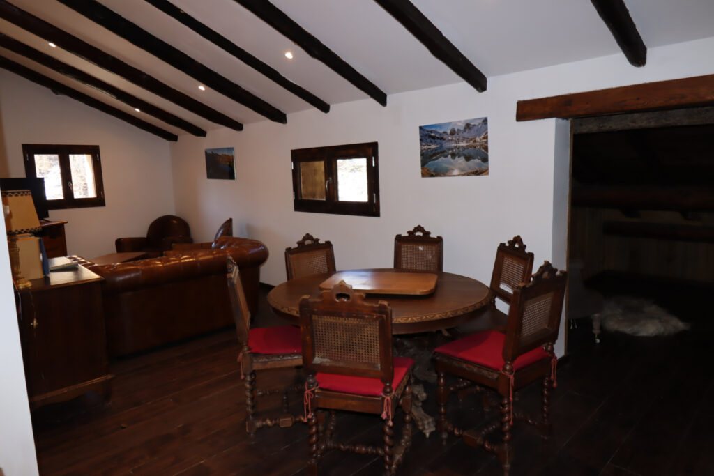Magnifique Chalet rénové à la FOUX d’Allos – RARE Ancienne f – 10 pièces – 6 chambres – 276 m²