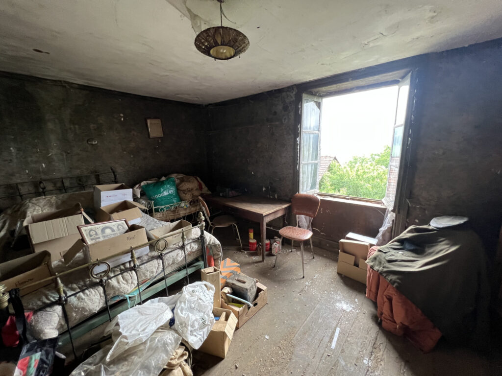 Maison de campagne élevée sur 3 niveaux avec jardin attenant – 5 pièces – 3 chambres – 120 m²