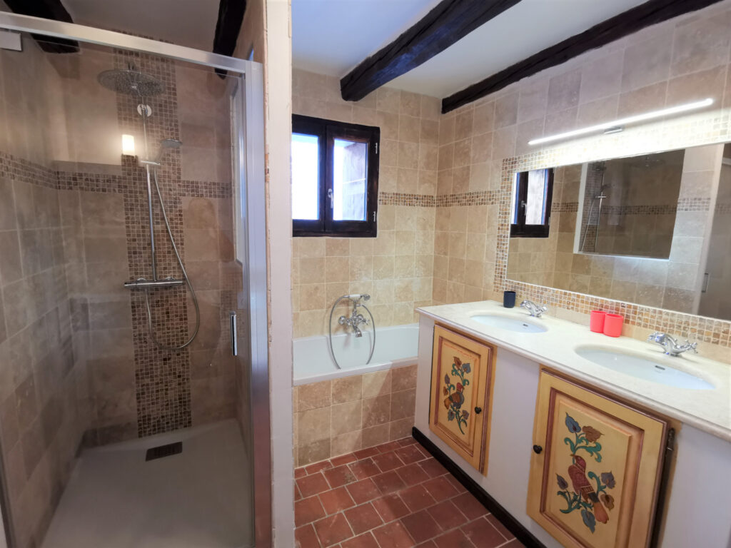 Magnifique Chalet rénové à la FOUX d’Allos – RARE Ancienne f – 10 pièces – 6 chambres – 276 m²