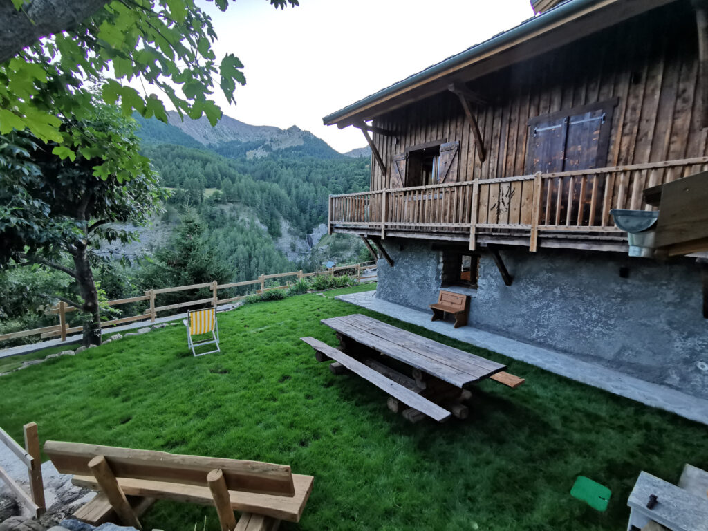 Magnifique Chalet rénové à la FOUX d’Allos – RARE Ancienne f – 10 pièces – 6 chambres – 276 m²