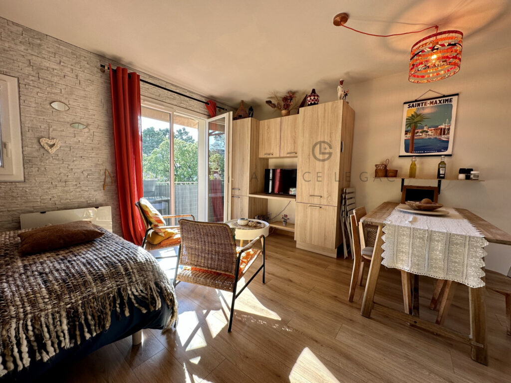 STUDIO DERNIER ETAGE  – 1 pièce – NR chambres – 22 m²