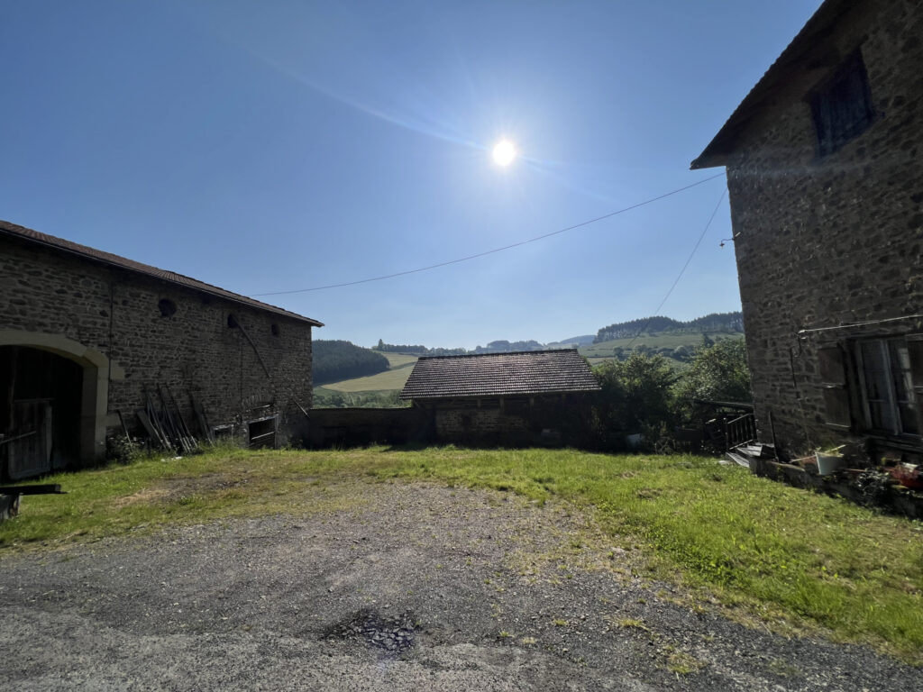 Maison de campagne élevée sur 3 niveaux avec jardin attenant – 5 pièces – 3 chambres – 120 m²