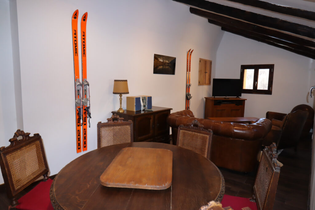 Magnifique Chalet rénové à la FOUX d’Allos – RARE Ancienne f – 10 pièces – 6 chambres – 276 m²