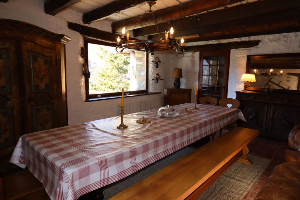 Magnifique Chalet rénové à la FOUX d’Allos – RARE Ancienne f – 10 pièces – 6 chambres – 276 m²