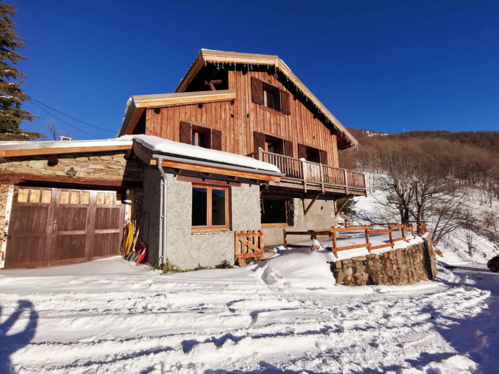 Magnifique Chalet rénové à la FOUX d’Allos – RARE Ancienne f – 10 pièces – 6 chambres – 276 m²