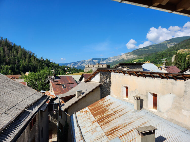 Belle Maison de village Plein sud – Très belle vue dégagée – 9 pièces – 5 chambres – 168 m²