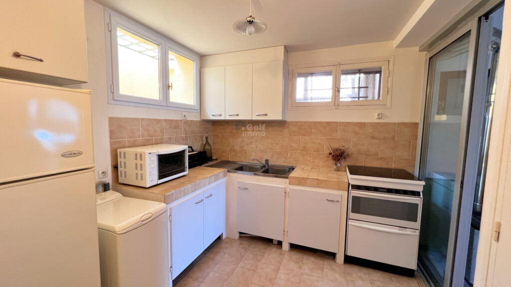 Villa 8 pièces de 167 m2 avec vue dégagée + une dépendance d – 8 pièces – 4 chambres – 167 m²