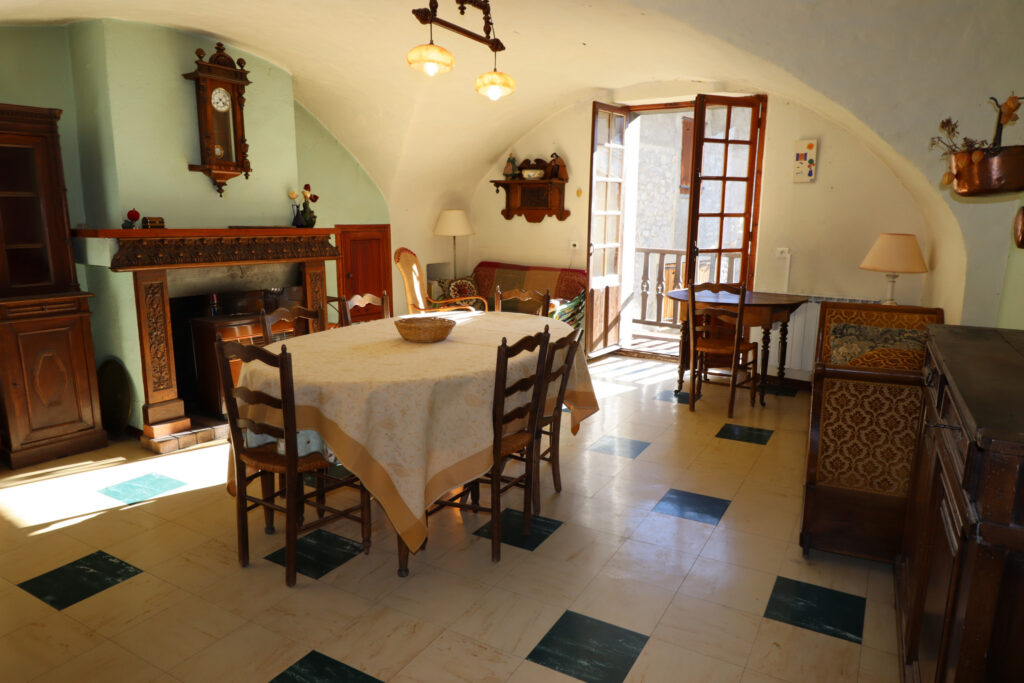 Belle Maison de village Plein sud – Très belle vue dégagée – 9 pièces – 5 chambres – 168 m²