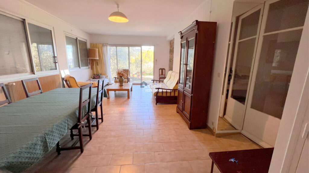 Villa 8 pièces de 167 m2 avec vue dégagée + une dépendance d – 8 pièces – 4 chambres – 167 m²