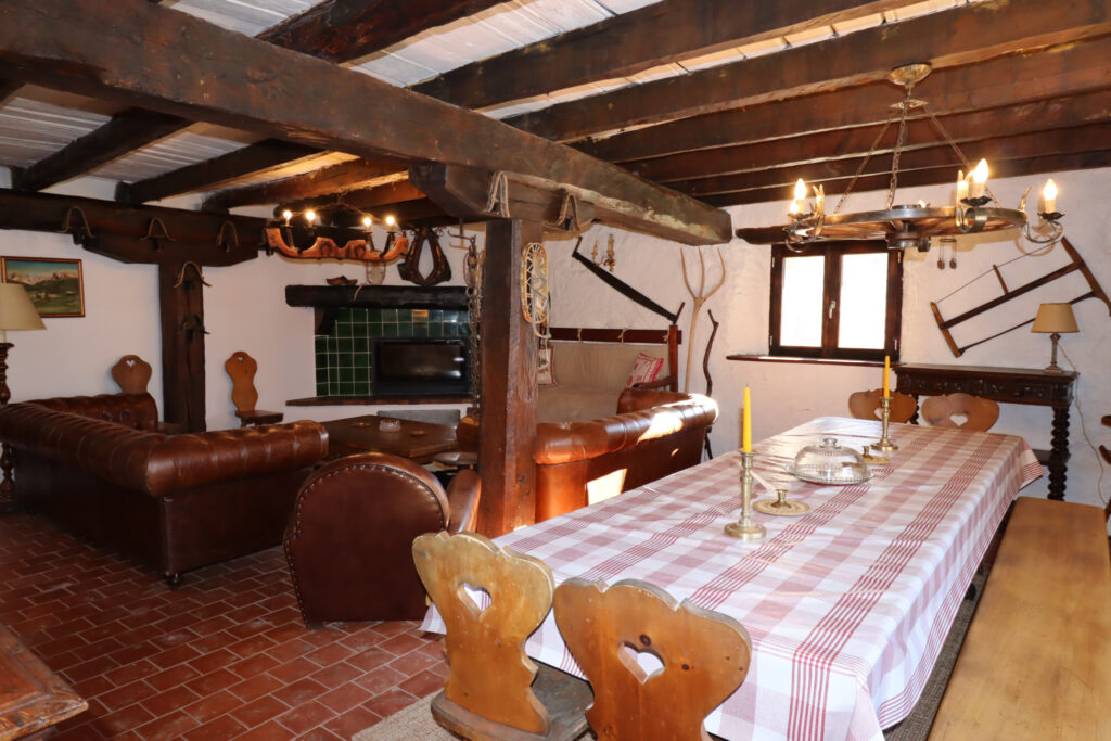 Magnifique Chalet rénové à la FOUX d’Allos – RARE Ancienne f – 10 pièces – 6 chambres – 276 m²