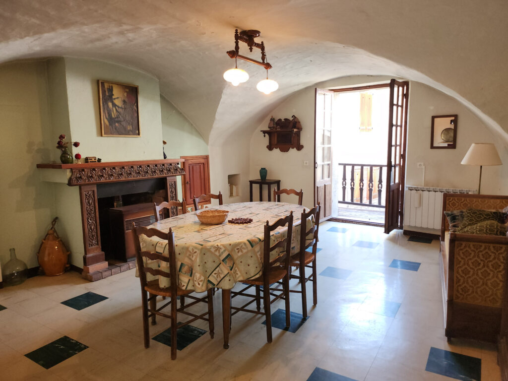 Belle Maison de village Plein sud – Très belle vue dégagée – 9 pièces – 5 chambres – 168 m²