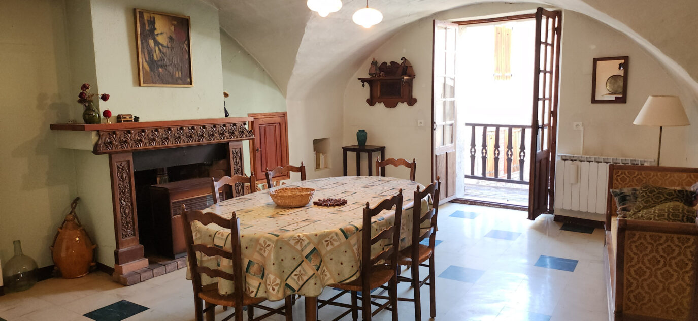 Belle Maison de village Plein sud – Très belle vue dégagée – 9 pièces – 5 chambres – 168 m²