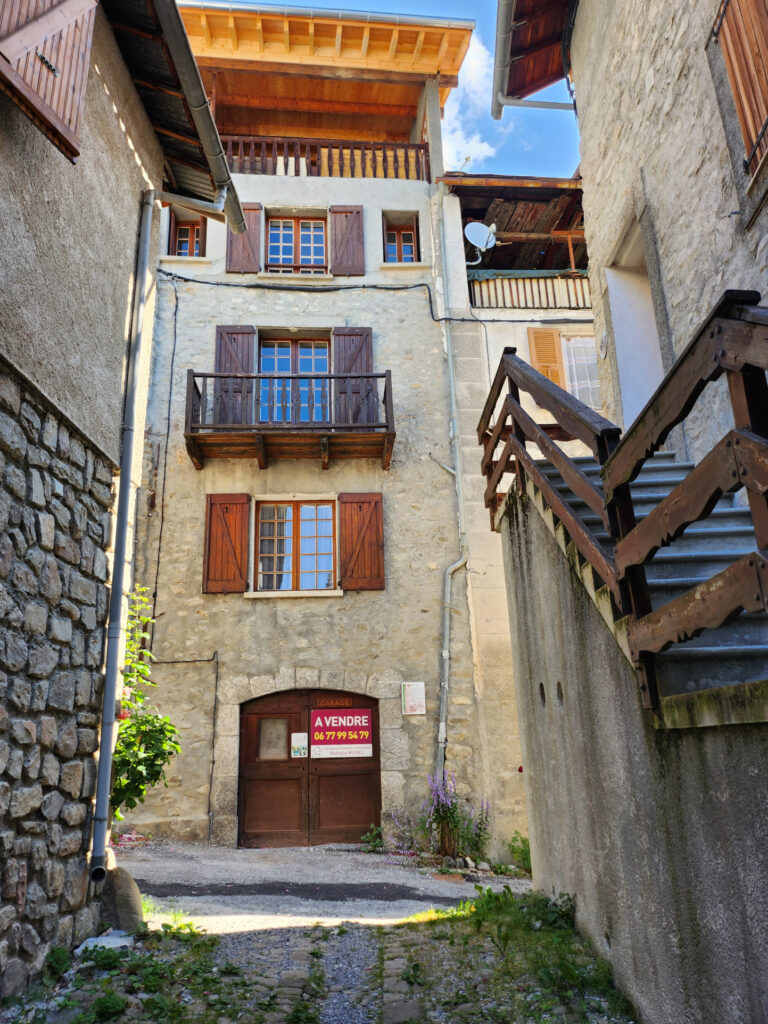 Belle Maison de village Plein sud – Très belle vue dégagée – 9 pièces – 5 chambres – 168 m²