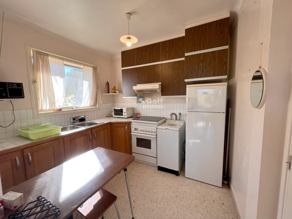 Villa 8 pièces de 167 m2 avec vue dégagée + une dépendance d – 8 pièces – 4 chambres – 167 m²