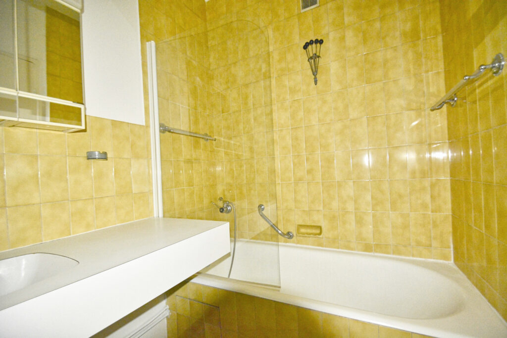 LYON 3ème –  Vaste APPARTEMENT de type T5 + CAVE + GARAGE EN – 5 pièces – 3 chambres – 116 m²