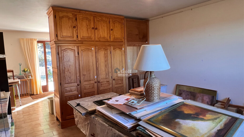 Villa 8 pièces de 167 m2 avec vue dégagée + une dépendance d – 8 pièces – 4 chambres – 167 m²