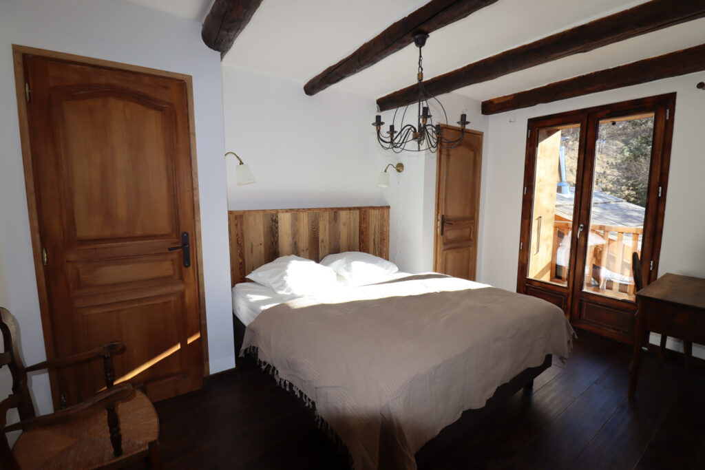 Magnifique Chalet rénové à la FOUX d’Allos – RARE Ancienne f – 10 pièces – 6 chambres – 276 m²