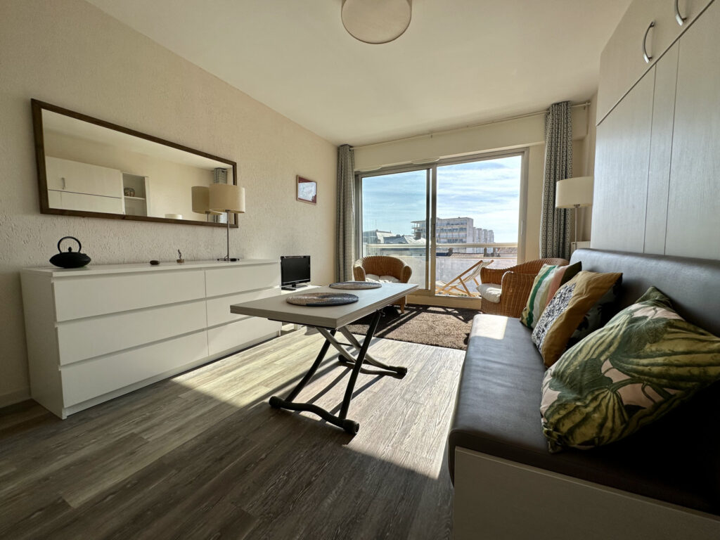 LOUP – vue dégagée sur le Palais et la Mer – 1 pièce – NR chambres – 29.33 m²