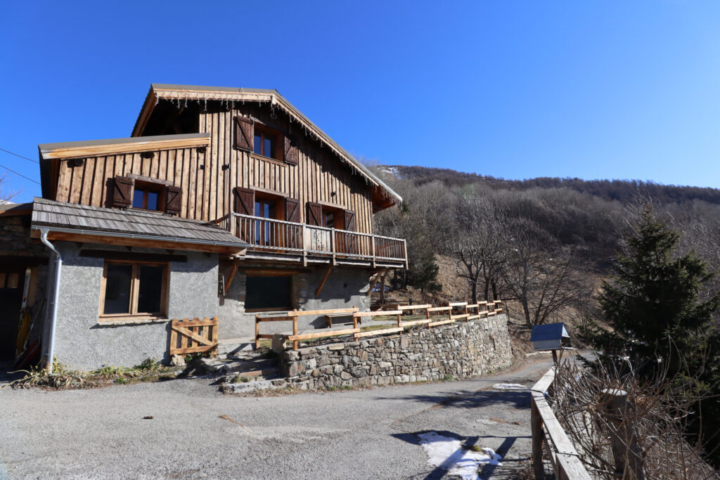 Magnifique Chalet rénové à la FOUX d’Allos – RARE Ancienne f – 10 pièces – 6 chambres – 276 m²