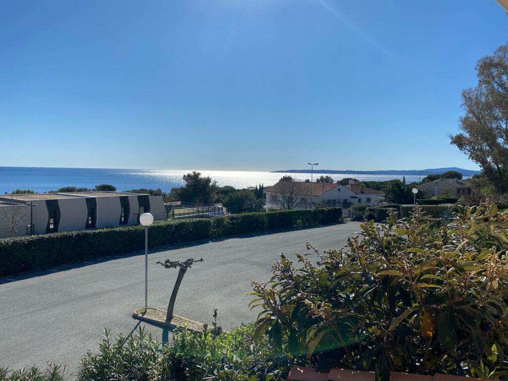 Magnifique vue mer pour cet appartement avec terrasse  – 2 pièces – 1 chambre – 27 m²