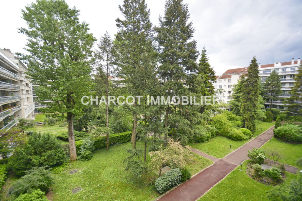 LYON 3ème –  Vaste APPARTEMENT de type T5 + CAVE + GARAGE EN – 5 pièces – 3 chambres – 116 m²