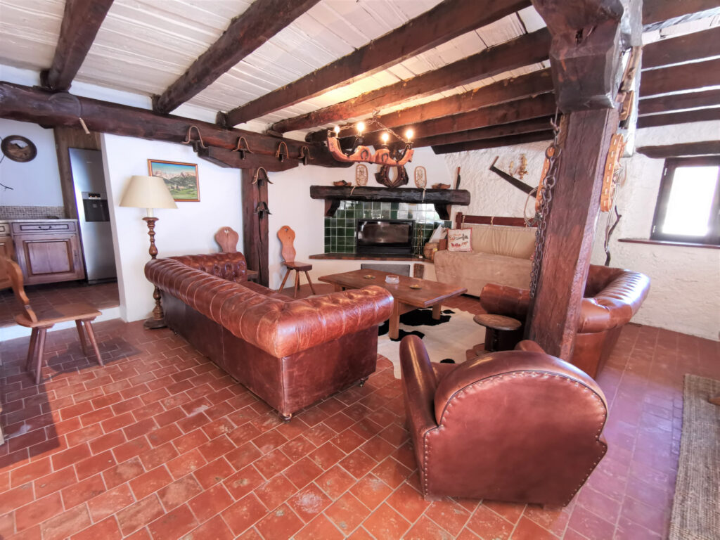 Magnifique Chalet rénové à la FOUX d’Allos – RARE Ancienne f – 10 pièces – 6 chambres – 276 m²