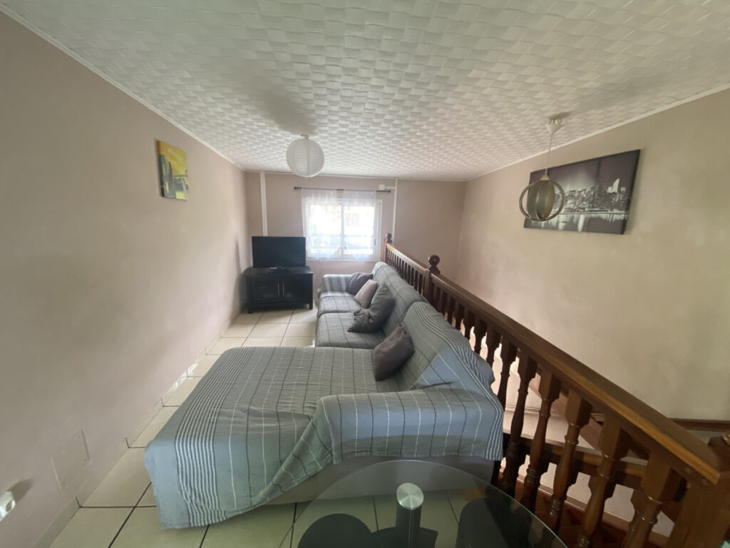 Maison de type 8 sur Saint-Pierre – 8 pièces – 6 chambres – 177 m²