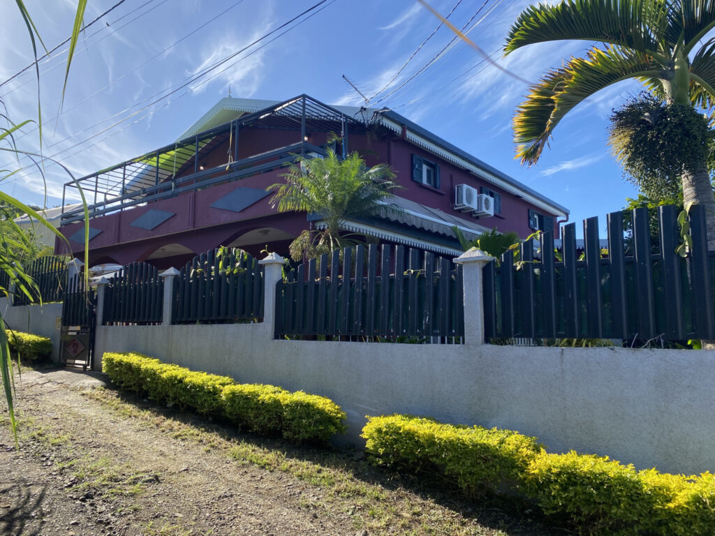 Maison de type 8 sur Saint-Pierre – 8 pièces – 6 chambres – 177 m²